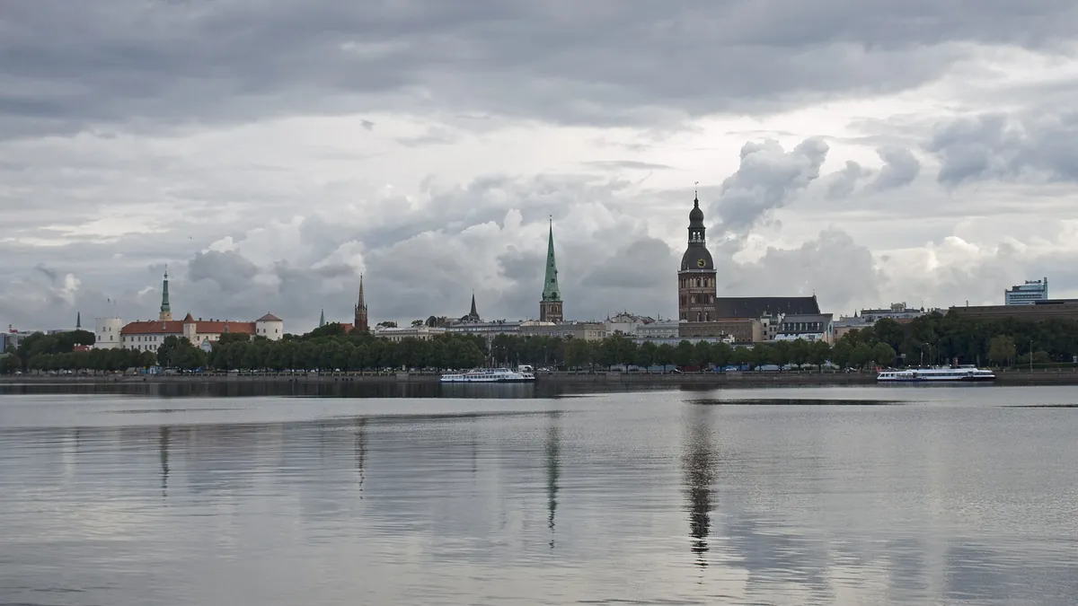 Rīgas panorāma no Akmens tilta